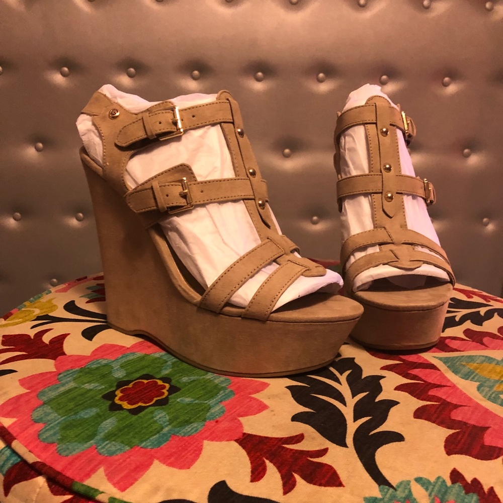 Size 7.5 GUESS suede wedges